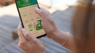 Usuaria utilizando la Cuenta DNI del Banco Provincia Usuaria utilizando la Cuenta DNI del Banco Provincia
