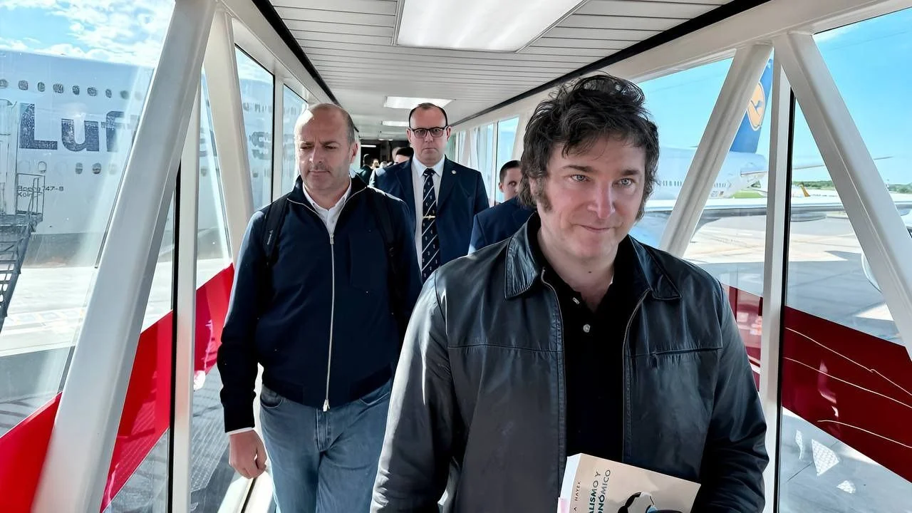 Milei vuelve a Europa y se reunirá por primera vez con León XIV