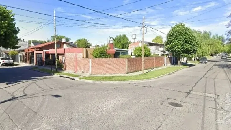 Se le trabó el cinturón y la asesinaron frente a su hija durante un robo
