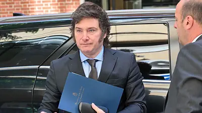 Ahora Milei dice que prepara ayuda para pagar cuotas de colegios privados Ahora Milei dice que prepara ayuda para pagar cuotas de colegios privados