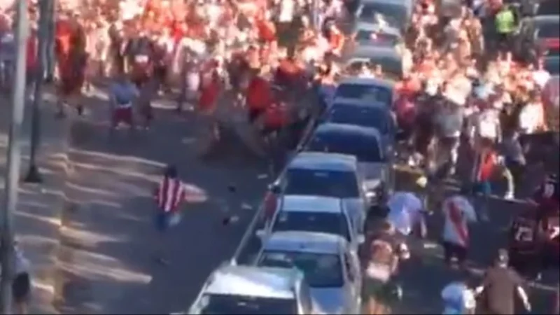 Feroz pelea entre barras de River: graves incidentes y 30 detenidos
