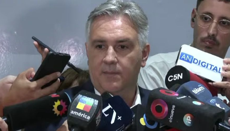 Llaryora advirtió: "Con ajuste salvaje sin empleo ni actividad económica, viene una recesión nunca vista"