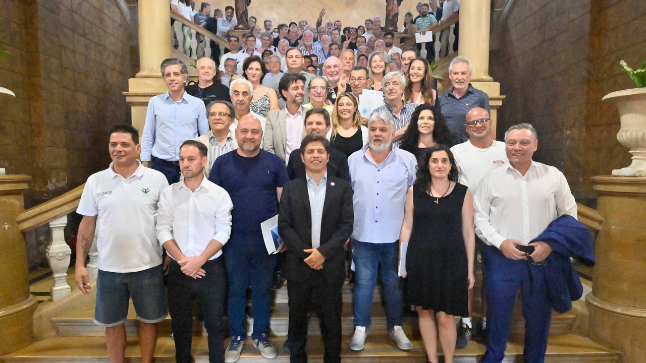 Axel Kicillof se mostró con dirigentes pyme y disparó contra el modelo de ajuste de Milei