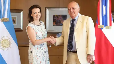 La canciller argentina, Diana Mondino; y el embajador de Chie, José Antonio Viera Gallo. La canciller argentina, Diana Mondino; y el embajador de Chie, José Antonio Viera Gallo.