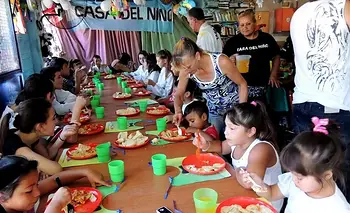 Entre la changa y el fiado: así viven la crisis los barrios populares del Conurbano | Crisis económica