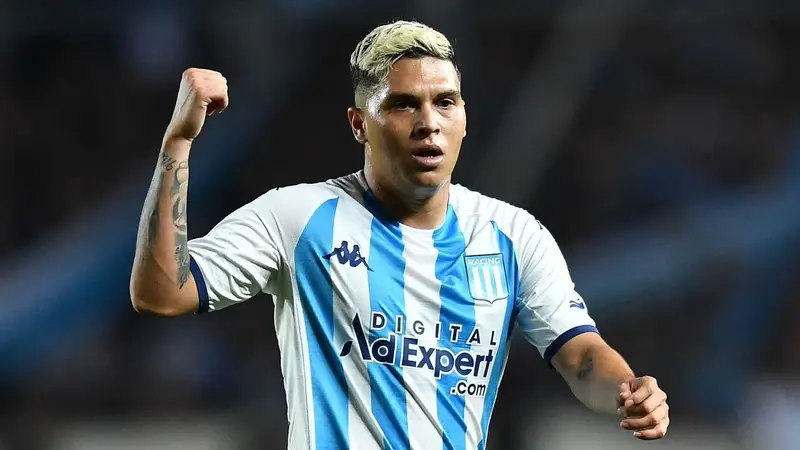 Show total de Juan Fernando Quintero: toques y gol en el triunfo de Racing