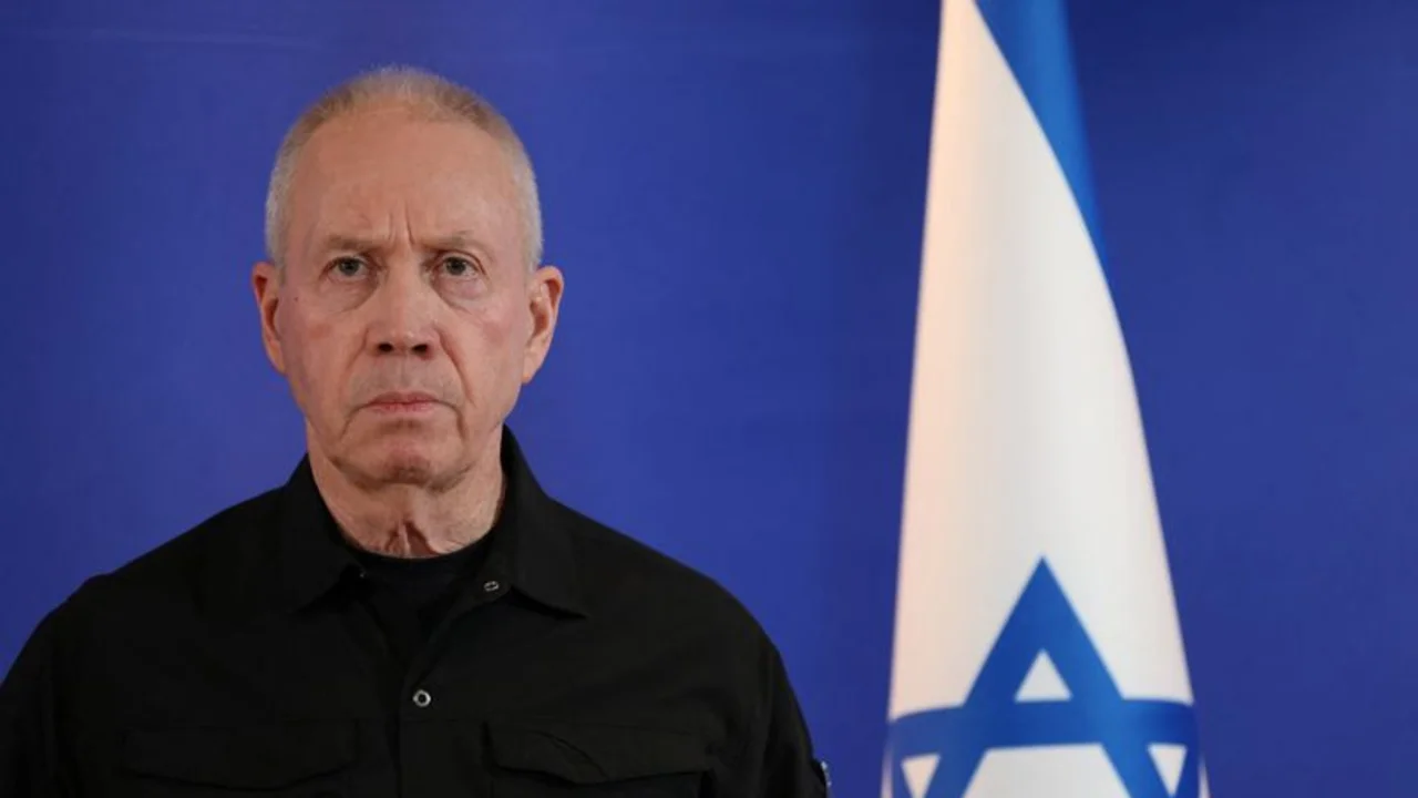 El exministro de Defensa israelí Gallant abandona el Parlamento
