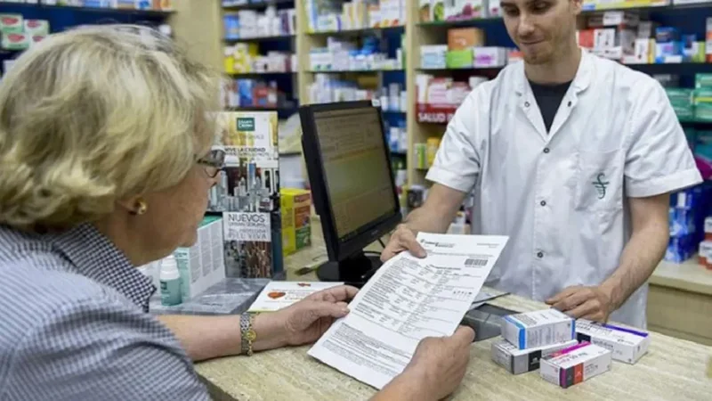Jubilado en la farmacia.