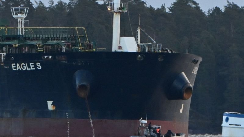 Corte finlandesa confirma incautación de un petrolero en investigación sobre cables submarinos