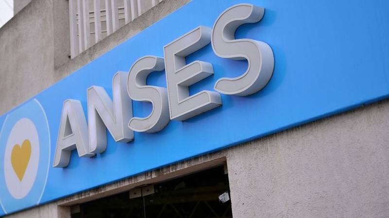 Fechas de cobro ANSES: quiénes cobran jubilaciones, pensiones y AUH este martes 14 de enero