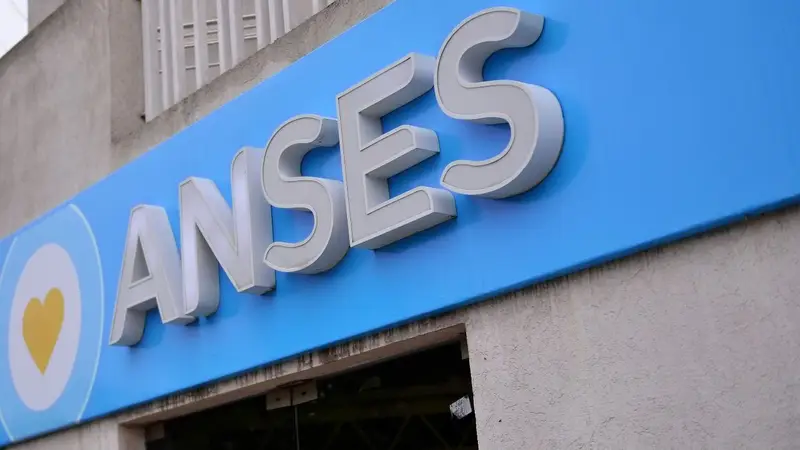 Fechas de cobro ANSES: quiénes cobran jubilaciones, pensiones y AUH este martes 14 de enero