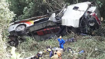 Mueren trece personas en accidente de un autobús en carretera del suroeste de Colombia Mueren trece personas en accidente de un autobús en carretera del suroeste de Colombia