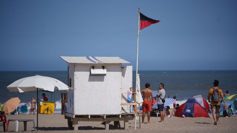 mar, banderas, playa
