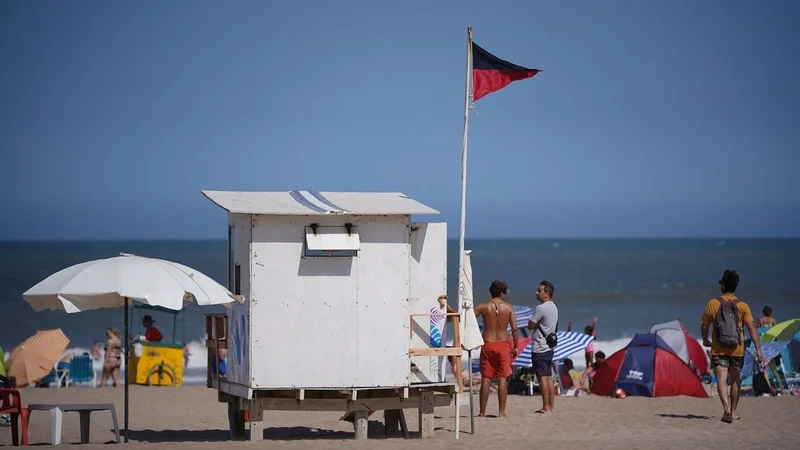 mar, banderas, playa