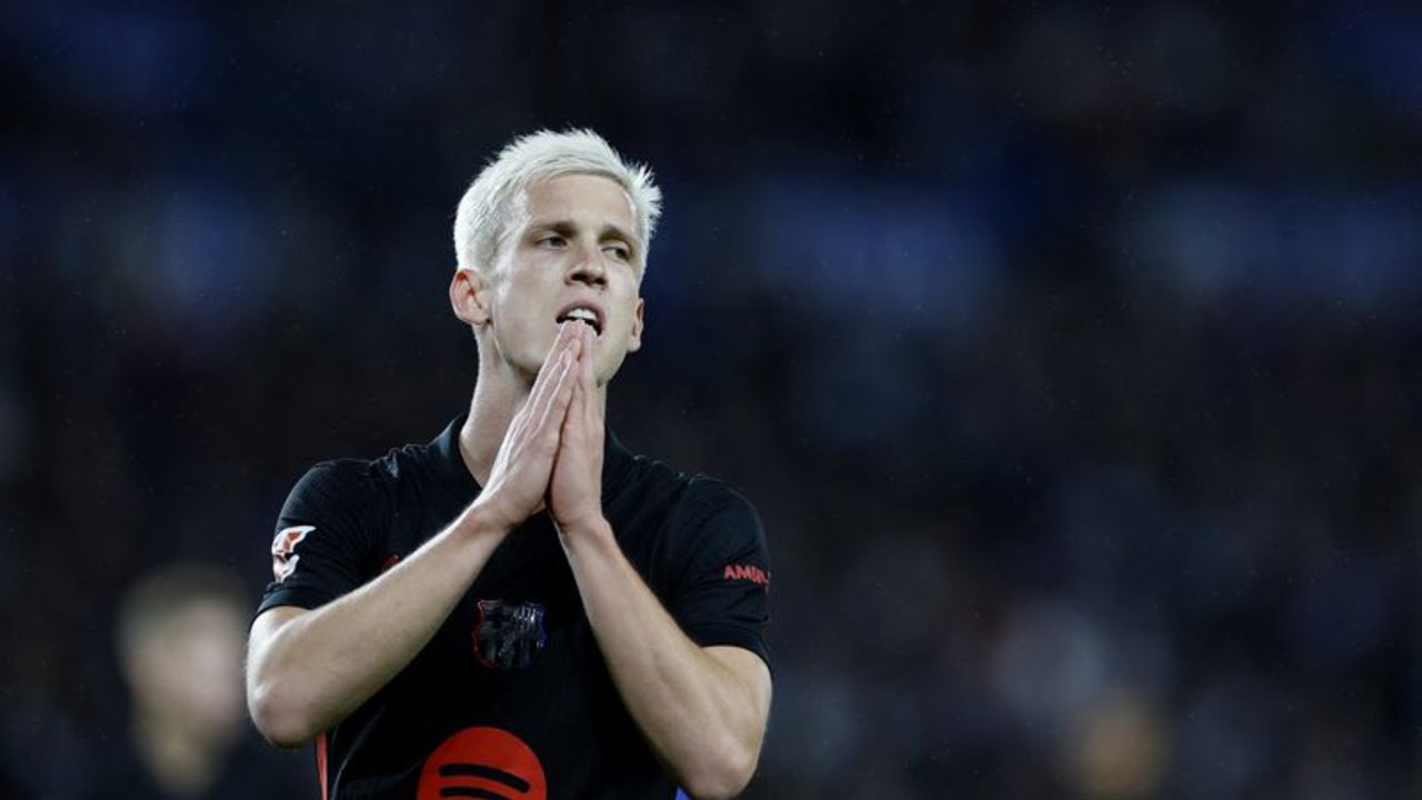 Barcelona pierde intento de seguir contando con futbolistas Olmo y Víctor
