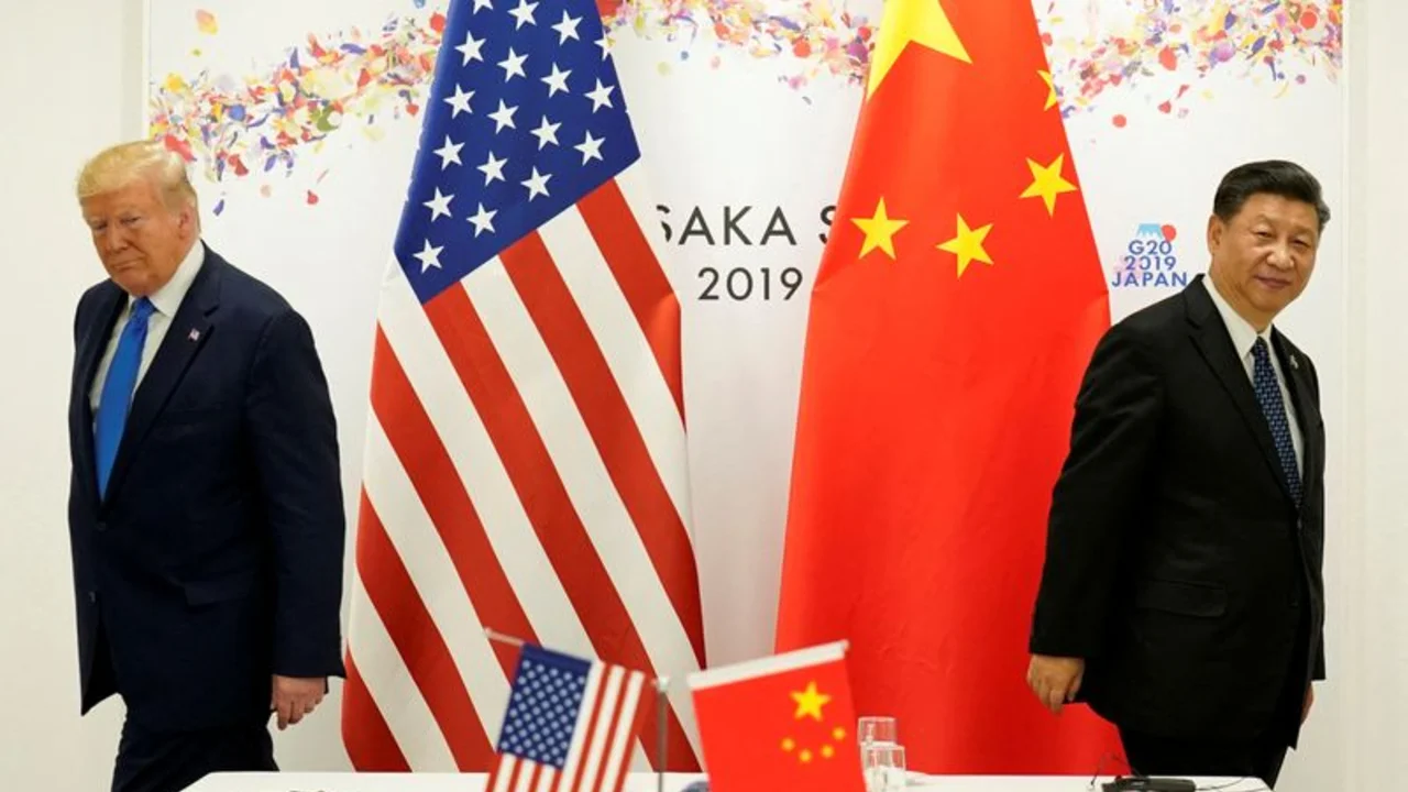 Trump dice ha estado hablando con presidente chino Xi a través de colaboradores