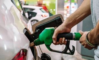 Por una desregulación de Sturzenegger, las petroleras no informan los nuevos aumentos | Energías