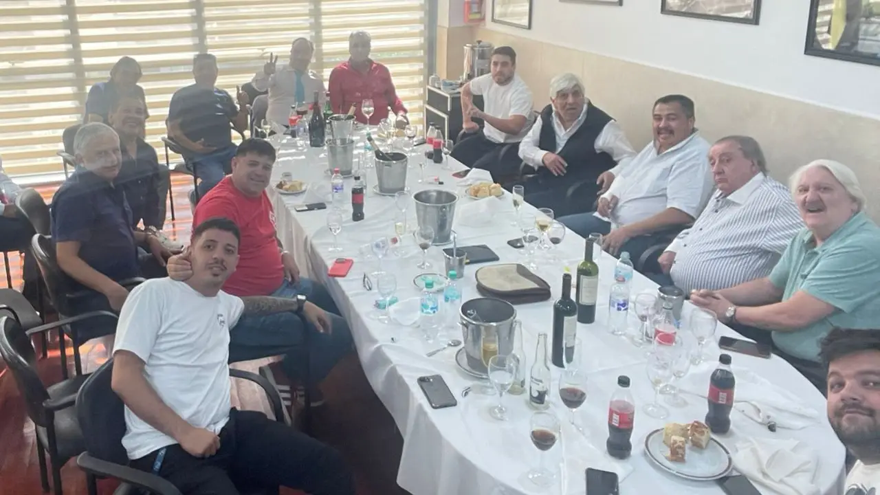 Hugo Moyano festejó con sindicalistas cercanos a Macri. Críticas al PJ y a Cristina Kirchner. 