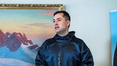 El líder de Groenlandia se reunirá con el rey danés mientras Trump amenaza con hacerse con la isla El líder de Groenlandia se reunirá con el rey danés mientras Trump amenaza con hacerse con la isla
