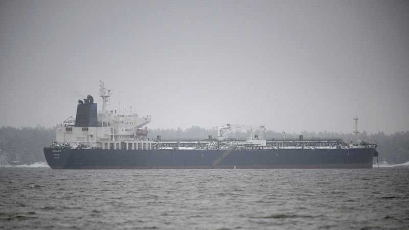 Finlandia dice que el buque vinculado a la avería del cable submarino muestra graves deficiencias