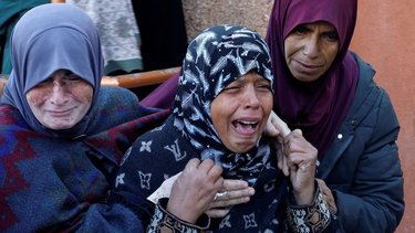 Ataques israelíes matan a decenas de personas en Gaza mientras EEUU presiona por un alto el fuego