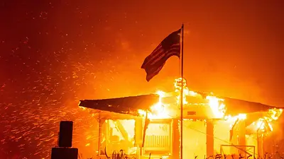 Dramáticos incendios en California: las peores imágenes de la "bomba" que preocupa a ricos y famosos Dramáticos incendios en California: las peores imágenes de la "bomba" que preocupa a ricos y famosos