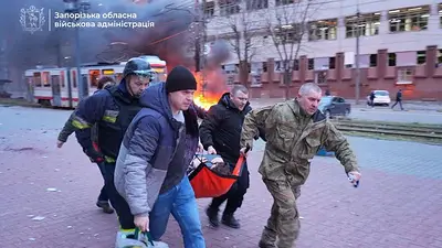 Un ataque ruso causa 13 muertos y 113 heridos en la región ucraniana de Zaporiyia Un ataque ruso causa 13 muertos y 113 heridos en la región ucraniana de Zaporiyia
