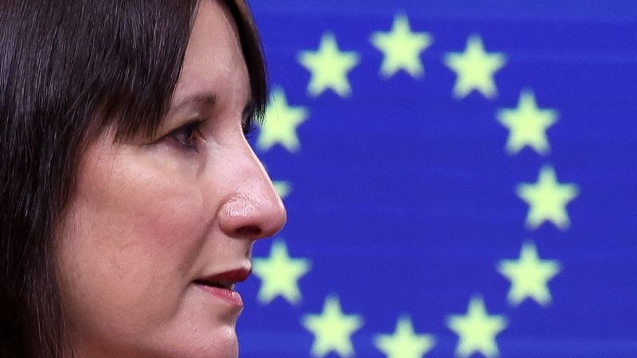 El desplome de la renta fija británica pone presión sobre la ministra de Finanzas