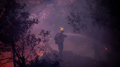 Los incendios de Los Ángeles destruyen miles de viviendas a pesar de que amainan los vientos Los incendios de Los Ángeles destruyen miles de viviendas a pesar de que amainan los vientos