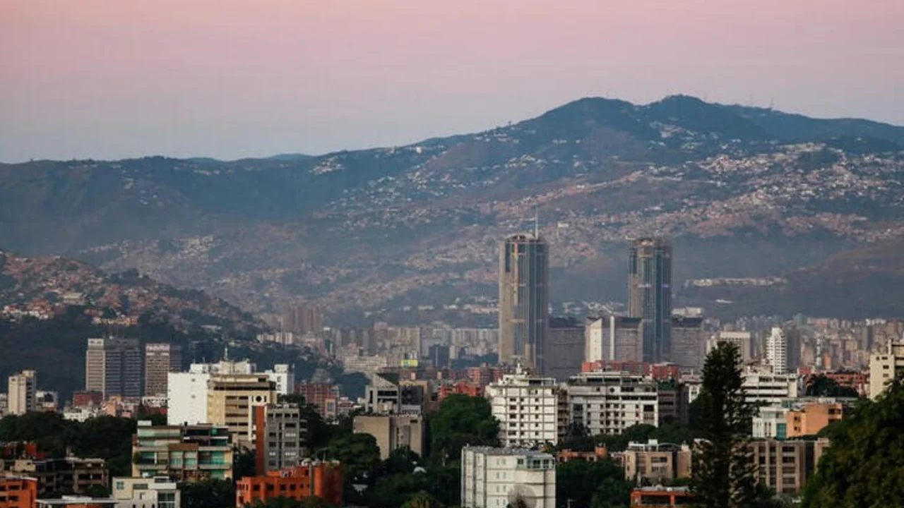 Venezuela cierra frontera con Colombia hasta el lunes