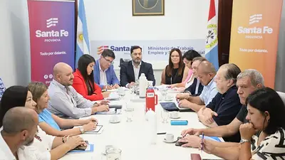Paritaria docente: los gremios ya tienen listos los reclamos para llevarle a Pullaro Paritaria docente: los gremios ya tienen listos los reclamos para llevarle a Pullaro
