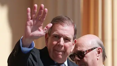 Edmundo González dice está cerca de Venezuela y que Maduro "se autocorona dictador" con juramentación Edmundo González dice está cerca de Venezuela y que Maduro "se autocorona dictador" con juramentación