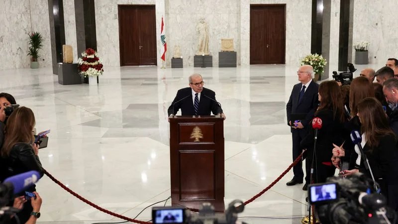 El primer ministro libanés Salam asegura que tenderá la mano a todo el mundo, incluido Hezbolá