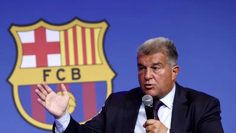 El presidente del Barcelona niega irregularidades en la inscripción de Dani Olmo y Pau Víctor