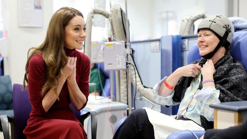 La princesa Catalina visita el hospital donde se realizó tratamiento contra el cáncer