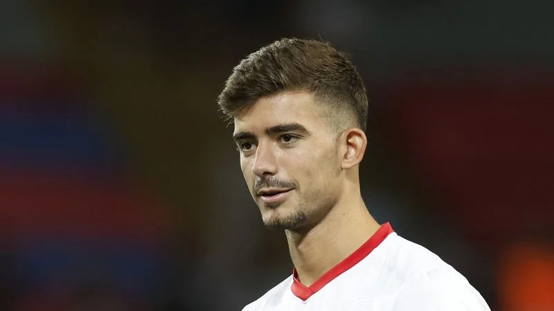 Kike Salas, defensa del Sevilla, es detenido por una trama de apuestas ilegales