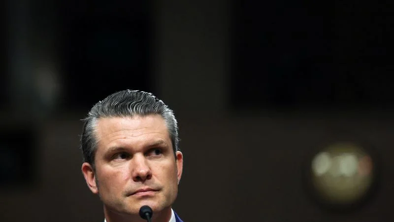 El elegido de Trump para el Pentágono es criticado por comentarios sobre las mujeres