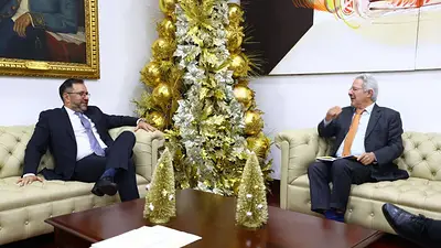 El canciller venezolano, Yván Gil, con el embajador de Francia en Caracas, Emmanuel Pineda. El canciller venezolano, Yván Gil, con el embajador de Francia en Caracas, Emmanuel Pineda.
