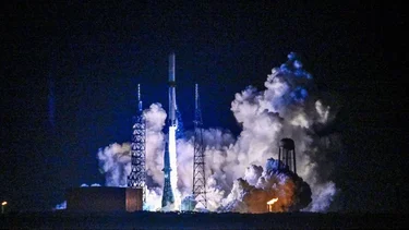 La empresa espacial de Bezos pone en órbita su cohete, pero fracasa en el aterrizaje del propulsor