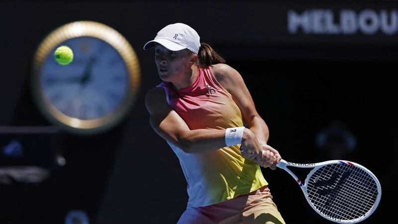 Ganadoras de "majors" Swiatek, Raducanu y Rybakina pasan a tercera ronda bajo el sol de Melbourne
