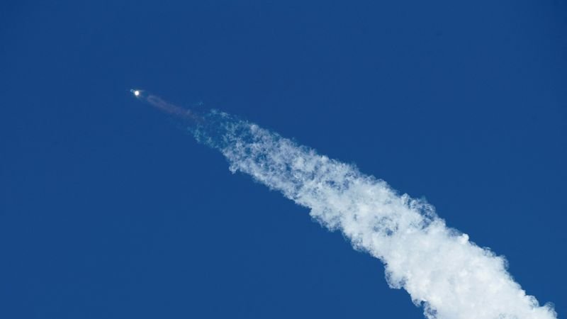 Nave Starship de SpaceX explota en vuelo de prueba y obliga a aerolíneas a desviar aviones