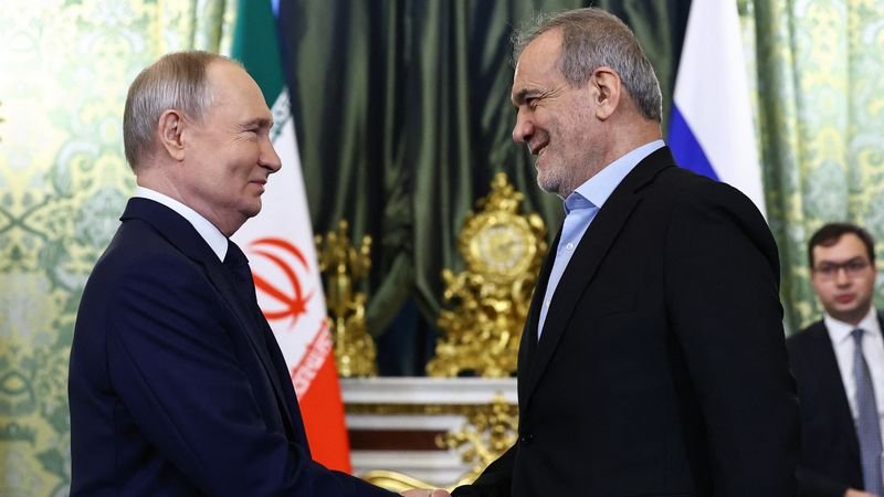 El presidente iraní llega a Moscú para firmar un tratado con Putin