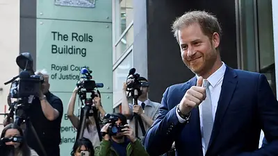 El príncipe Enrique se enfrenta a los periódicos de Murdoch en los tribunales El príncipe Enrique se enfrenta a los periódicos de Murdoch en los tribunales