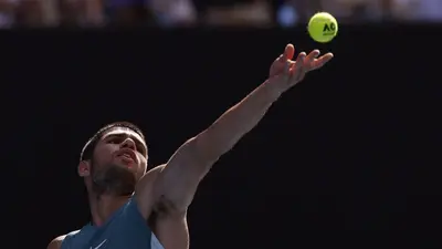 Djokovic vuelve a cuartos de final del Abierto de Australia, donde enfrentará a Alcaraz Djokovic vuelve a cuartos de final del Abierto de Australia, donde enfrentará a Alcaraz