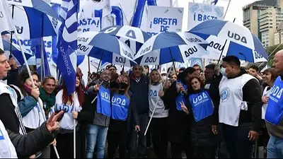 A la espera de la convocatoria a paritarias, docentes apuntan contra Pullaro: "Urgente cambio de visión" A la espera de la convocatoria a paritarias, docentes apuntan contra Pullaro: "Urgente cambio de visión"