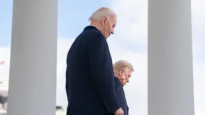 Funcionarios de Trump pidieron a más de una docena de altos diplomáticos de carrera que se aparten, según fuentes Funcionarios de Trump pidieron a más de una docena de altos diplomáticos de carrera que se aparten, según fuentes