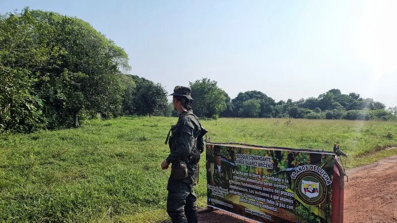 Combates entre dos facciones rivales de las FARC en Colombia dejan 20 muertos