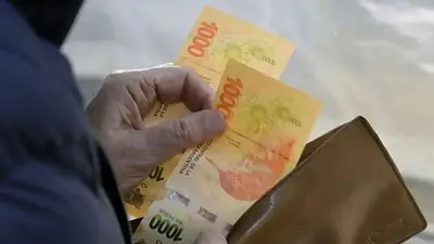 Los salarios aumentaron 3,7% en abril, según el Indec Los salarios aumentaron 3,7% en abril, según el Indec
