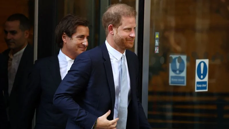 El príncipe Enrique obtiene una indemnización por daños y perjuicios de los periódicos de Murdoch