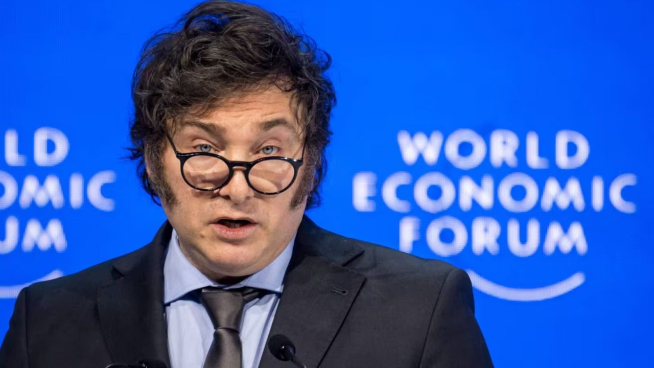 Milei se quedó sin la foto con Trump en EEUU y, en medio del escándalo por el saludo nazi de Musk, prepara un discurso explosivo en Davos
